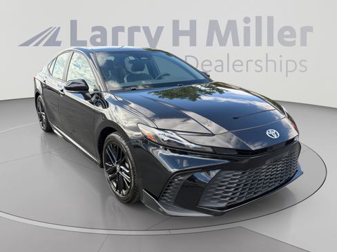 Used 2025 Toyota Camry SE FWD image 7