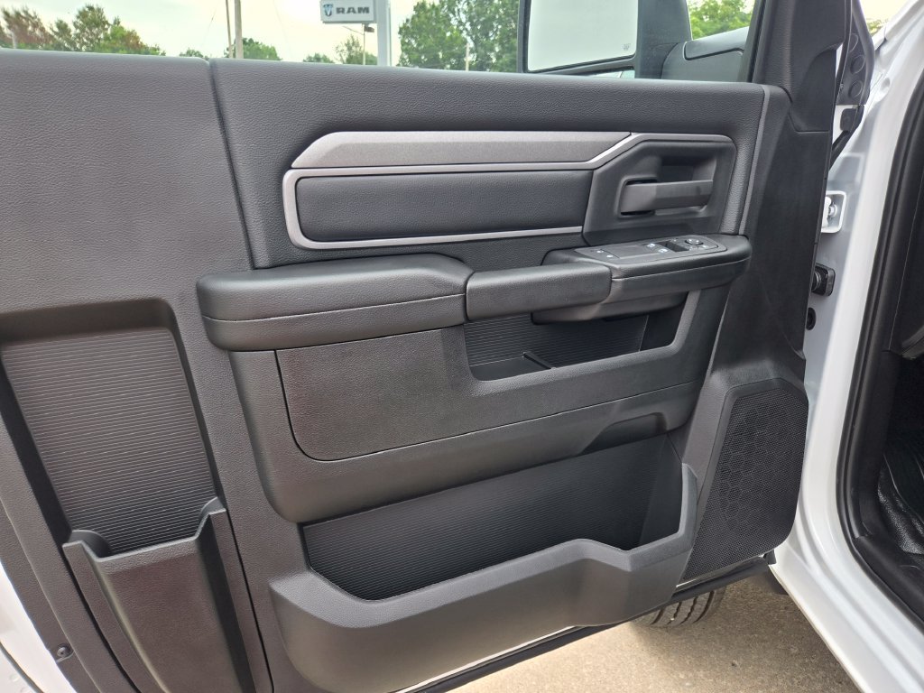New 2026 RAM 5500 Tradesman w/ Chrome Appearance Group AWD/4WD image 35