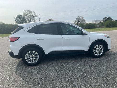 Used 2020 Ford Escape SE image 6