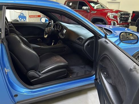 Used 2015 Dodge Challenger SRT w/ Technology Group image 18