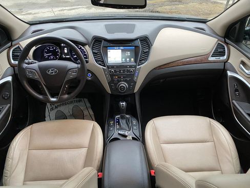 Used 2017 Hyundai Santa Fe Limited image 4