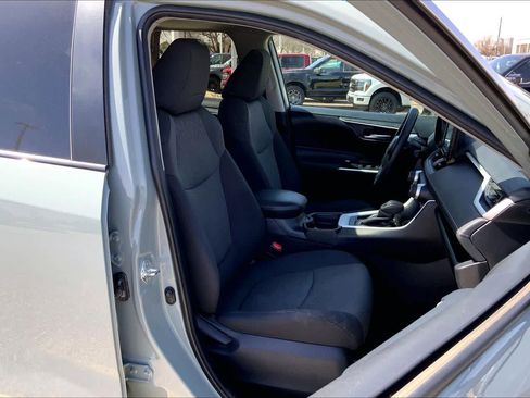 Used 2021 Toyota RAV4 XLE w/ Convenience Package image 8