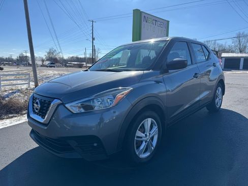 Used 2020 Nissan Kicks S image 2