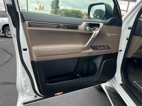 Used 2021 Lexus GX 460 Premium w/ Premium Package AWD/4WD image 7