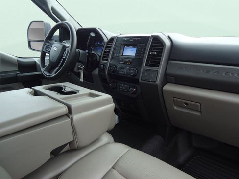 Used 2020 Ford F250 XL w/ Power Equipment Group image 27