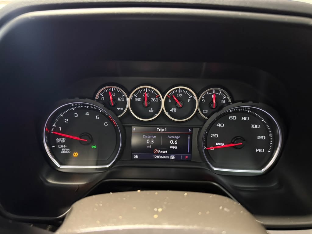 Used 2021 Chevrolet Suburban Z71 w/ Luxury Package AWD/4WD image 16