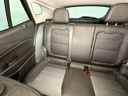 Used 2025 Chevrolet Trax LT w/ LT Convenience Package FWD image 12