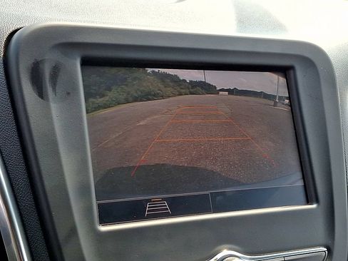 Used 2024 Chevrolet Equinox LT FWD image 18