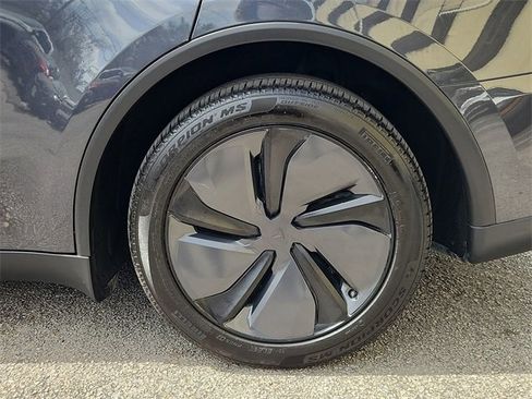 Used 2026 Tesla Model Y 2WD image 32