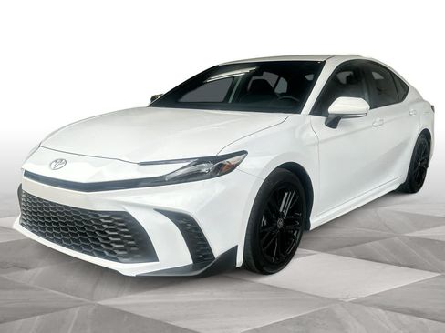 Used 2025 Toyota Camry SE FWD image 4