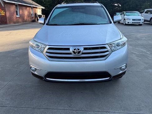 Used 2011 Toyota Highlander Limited w/ Tow Pkg FWD image 7