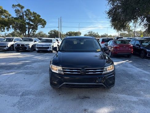 Used 2020 Volkswagen Tiguan SE w/ Panoramic Sunroof Package image 16