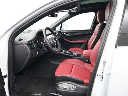 Used 2026 Porsche Macan image 4