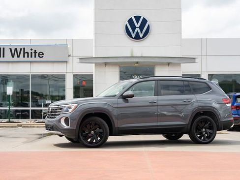 New 2026 Volkswagen Atlas SE FWD image 1