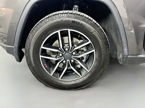 Used 2019 Jeep Grand Cherokee Trailhawk AWD/4WD image 30
