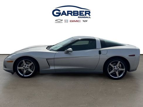 Used 2007 Chevrolet Corvette Coupe w/ Preferred Equipment Group RWD image 2