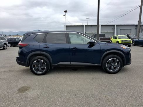 Used 2024 Nissan Rogue SV AWD/4WD image 9