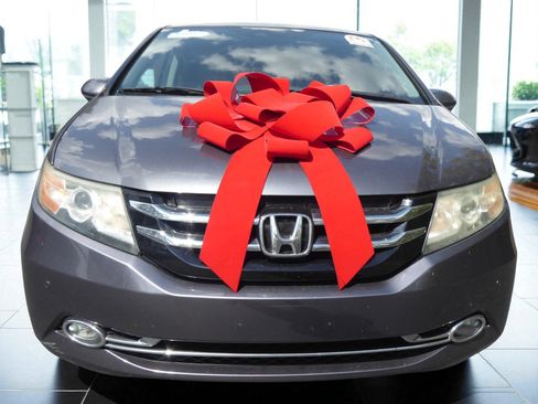 Used 2016 Honda Odyssey Touring Elite image 4