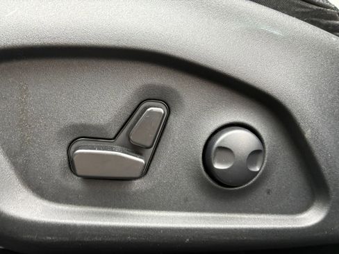 Used 2025 Jeep Compass Limited image 23