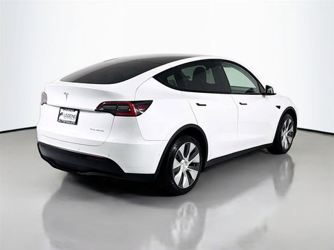 Used 2021 Tesla Model Y Long Range image 5