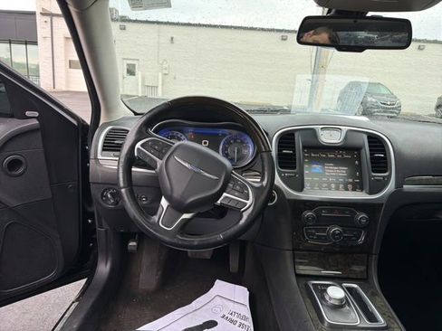 Used 2016 Chrysler 300 C RWD image 18