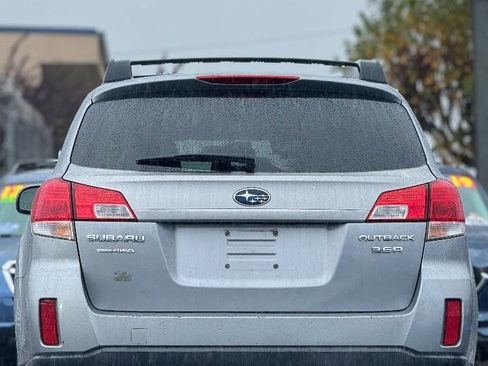 Used 2010 Subaru Outback 3.6R Limited image 15