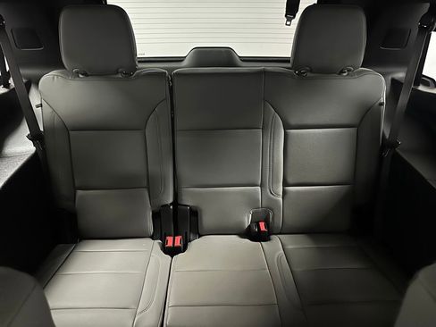 Used 2022 Chevrolet Tahoe Z71 w/ Luxury Package image 16