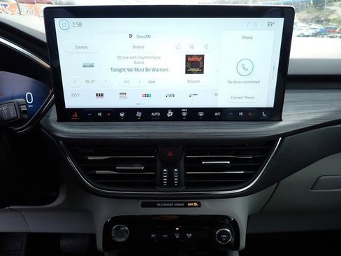 Used 2025 Ford Escape Platinum w/ Premium Technology Package image 28