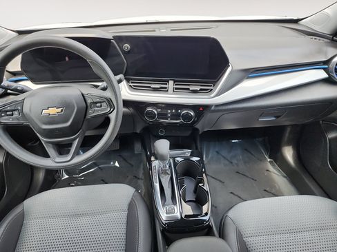 Used 2026 Chevrolet Trax LT FWD image 12