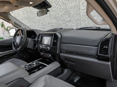Used 2018 Ford Expedition Limited w/ Equipment Group 302A AWD/4WD image 15
