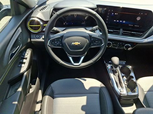 Certified 2024 Chevrolet Trax LT w/ LT Convenience Package FWD image 11