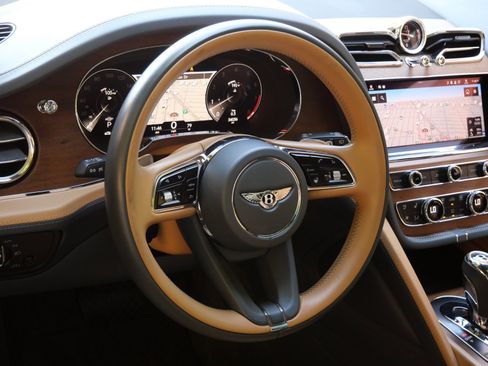 Used 2023 Bentley Bentayga Extended Wheelbase image 12