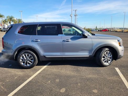 Used 2024 Kia Telluride LX FWD image 3