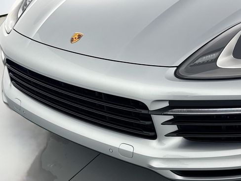 Used 2023 Porsche Cayenne Platinum Edition AWD/4WD image 12