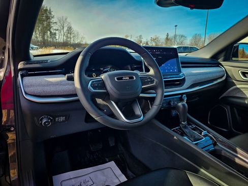 Certified 2024 Jeep Compass Latitude image 12