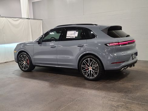 New 2026 Porsche Cayenne S image 3