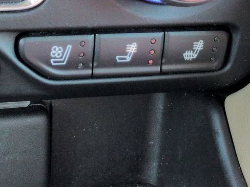 Used 2021 Chevrolet Tahoe Premier AWD/4WD image 24