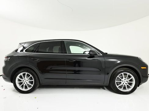 Certified 2024 Porsche Cayenne image 8