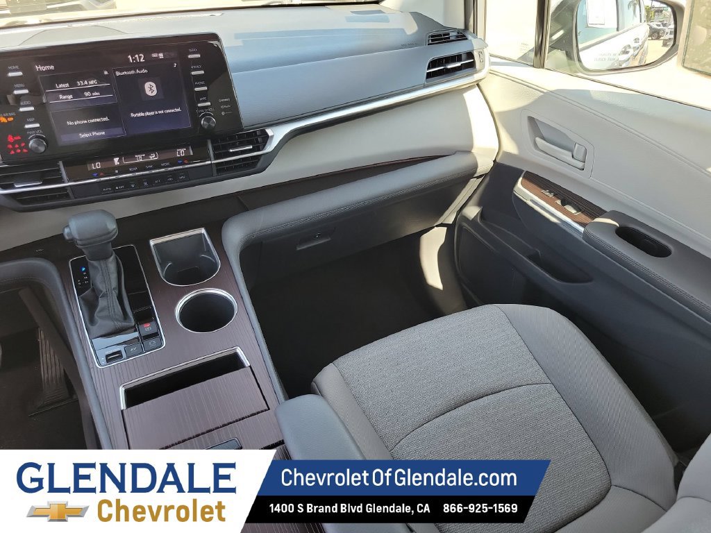 Used 2023 Toyota Sienna LE FWD image 16