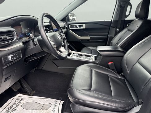 Used 2022 Ford Explorer XLT w/ Equipment Group 202A image 23