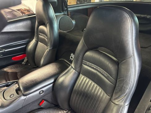 Used 2004 Chevrolet Corvette Coupe w/ Preferred Equipment Group image 34