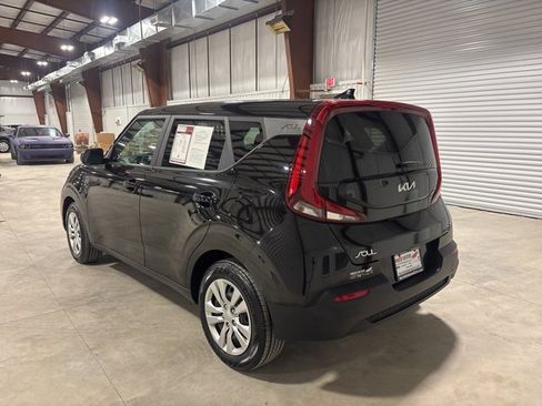 Used 2022 Kia Soul LX image 6
