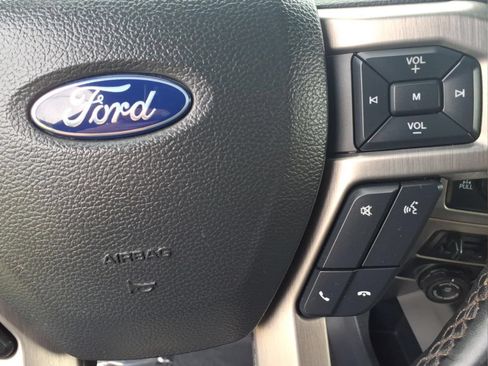 Used 2022 Ford F250 Platinum w/ FX4 Off-Road Package AWD/4WD image 28