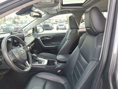 Used 2023 Toyota RAV4 XLE Premium image 23