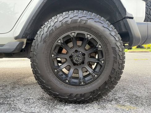 Used 2018 Jeep Wrangler Unlimited Sahara w/ Cold Weather Group AWD/4WD image 34