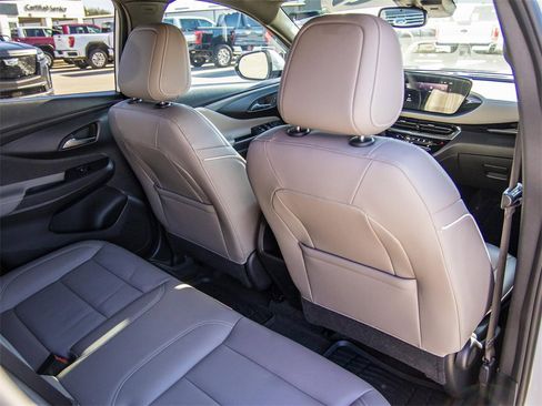 Certified 2025 Buick Envista Avenir image 22