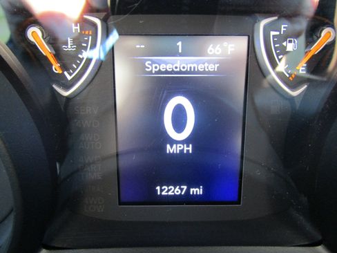 Used 2024 Jeep Wrangler Sport image 18