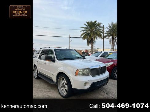 Used 2003 Lincoln Navigator Premium image 1