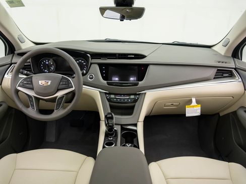 New 2026 Cadillac XT5 Premium Luxury w/ Driver Assist Package AWD/4WD image 9