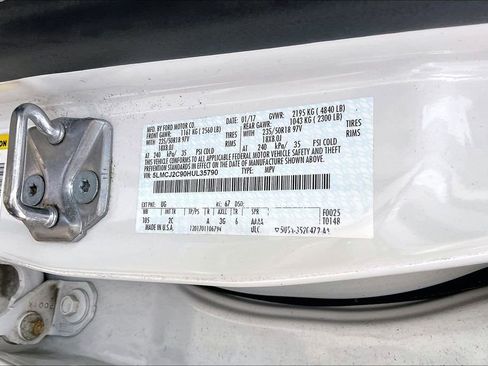 Used 2017 Lincoln MKC Select image 16